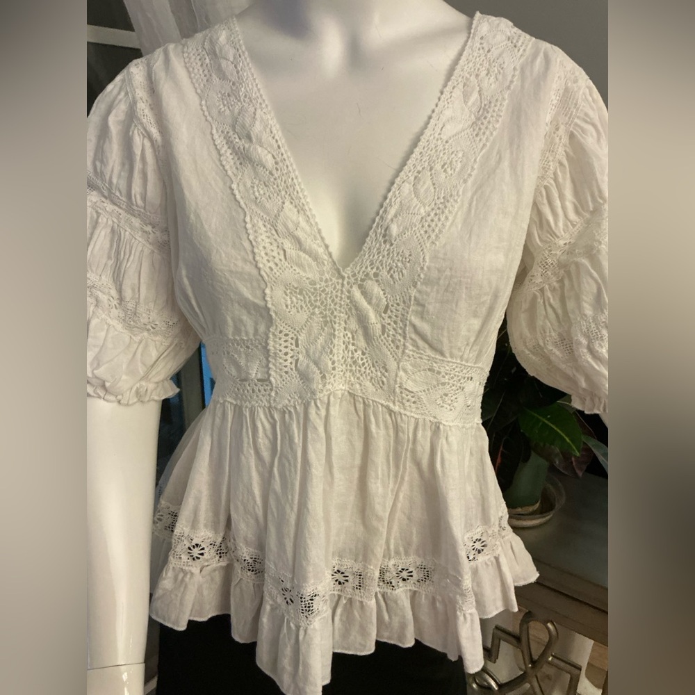AQUA NWT Summer White Feminine Ruffle Lacey Boho Blouse Puff Sleeve Size XS